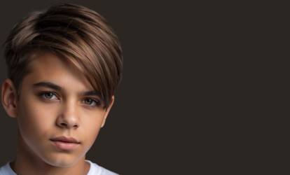 Класичні стрижки з чубчиком набік